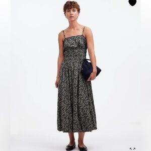 Madewell Sleeveless Bubble-Hem Midi Dress in
Floral